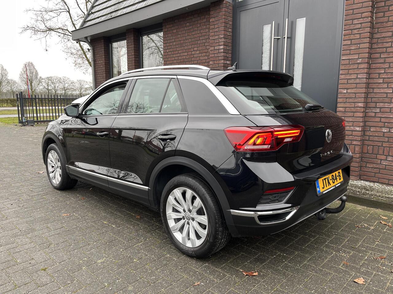 Volkswagen T-Roc 1.5 TSI Sport VIRTUAL DASBOARD | LED | TREKHAAK | ELEC. A. KLEP | ADAPTIVE CRUISE CONTROL | CAMERA | APPLE/ANDROID CARPLAY