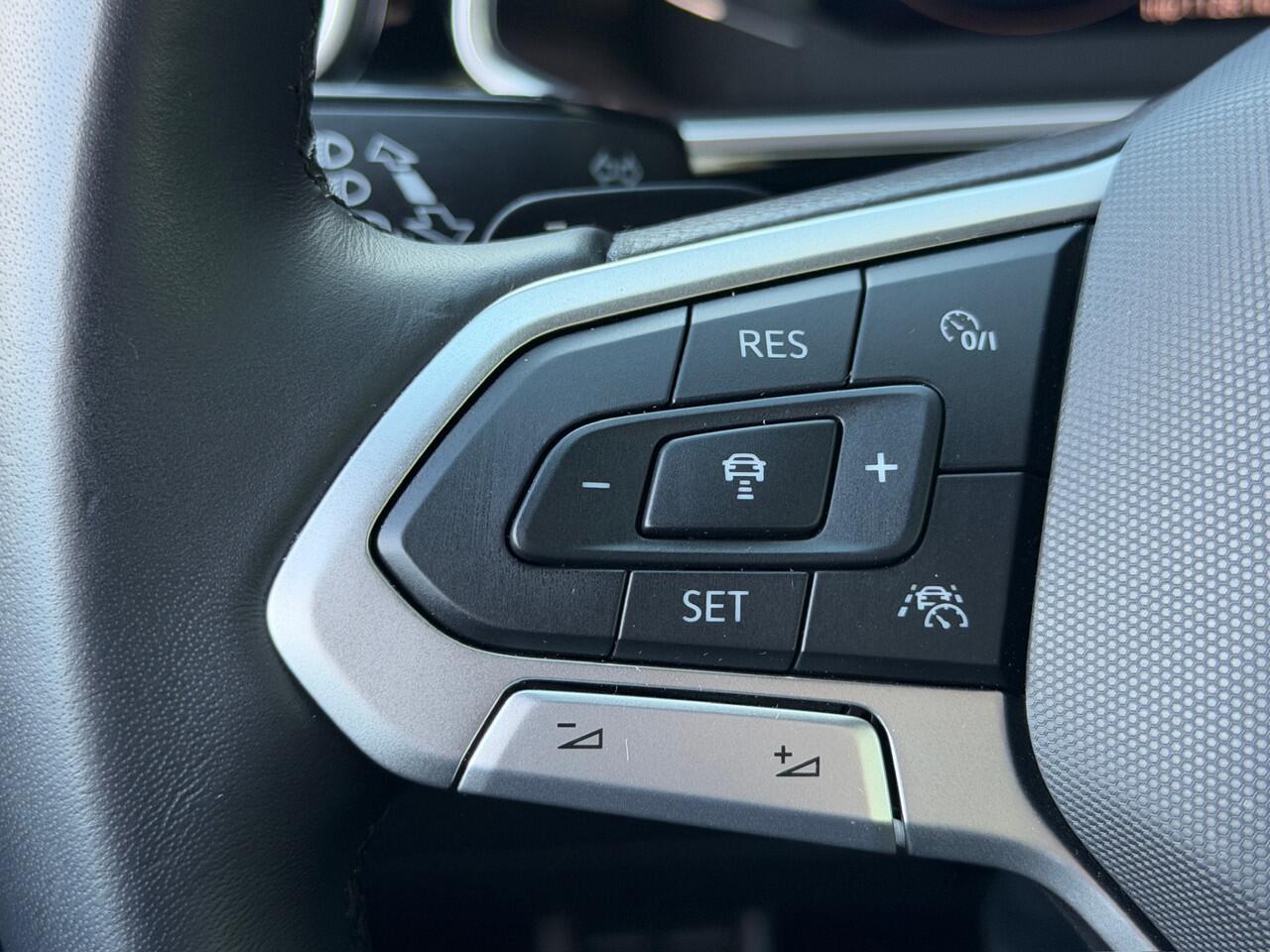 Volkswagen T-Roc 1.5 TSI 150pk DSG R-Line | Camera | Keyless | Elek. Achterklep | Dode hoek | Rijklaar incl. 1 jaar Bovag garantie