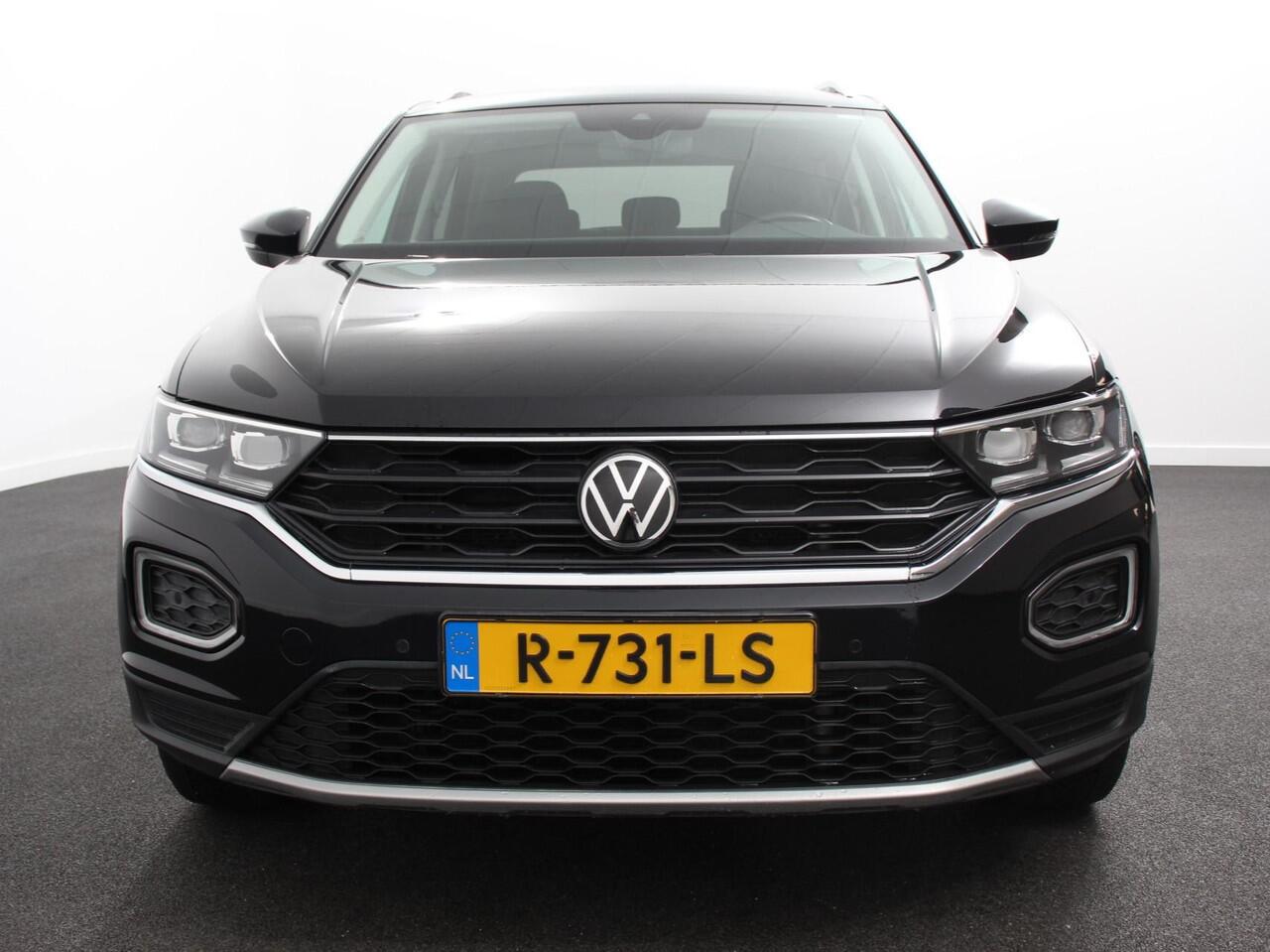Volkswagen T-Roc 1.5 TSI DSG Active | Navigatie | App Connect/Apple Carplay/Android Auto | Climate Control | Cruise control Adaptive | PDC VA | Winter Pack | Lichtmetalen Velgen