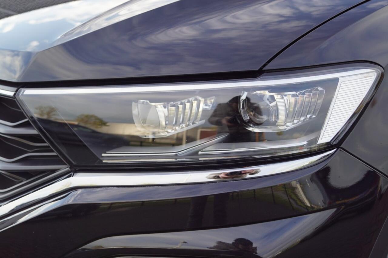 Volkswagen T-Roc 1.5 TSI DSG Sport 150pk / Trekhaak / Navi / Camera / El. Achterklep /PDC