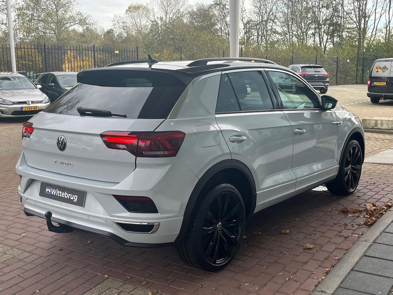 Volkswagen T-Roc 1.5 TSI R-Line / 19 Inch / Afneembare trekhaak / Elect. Achterklep / Camera / Cockpit Pro