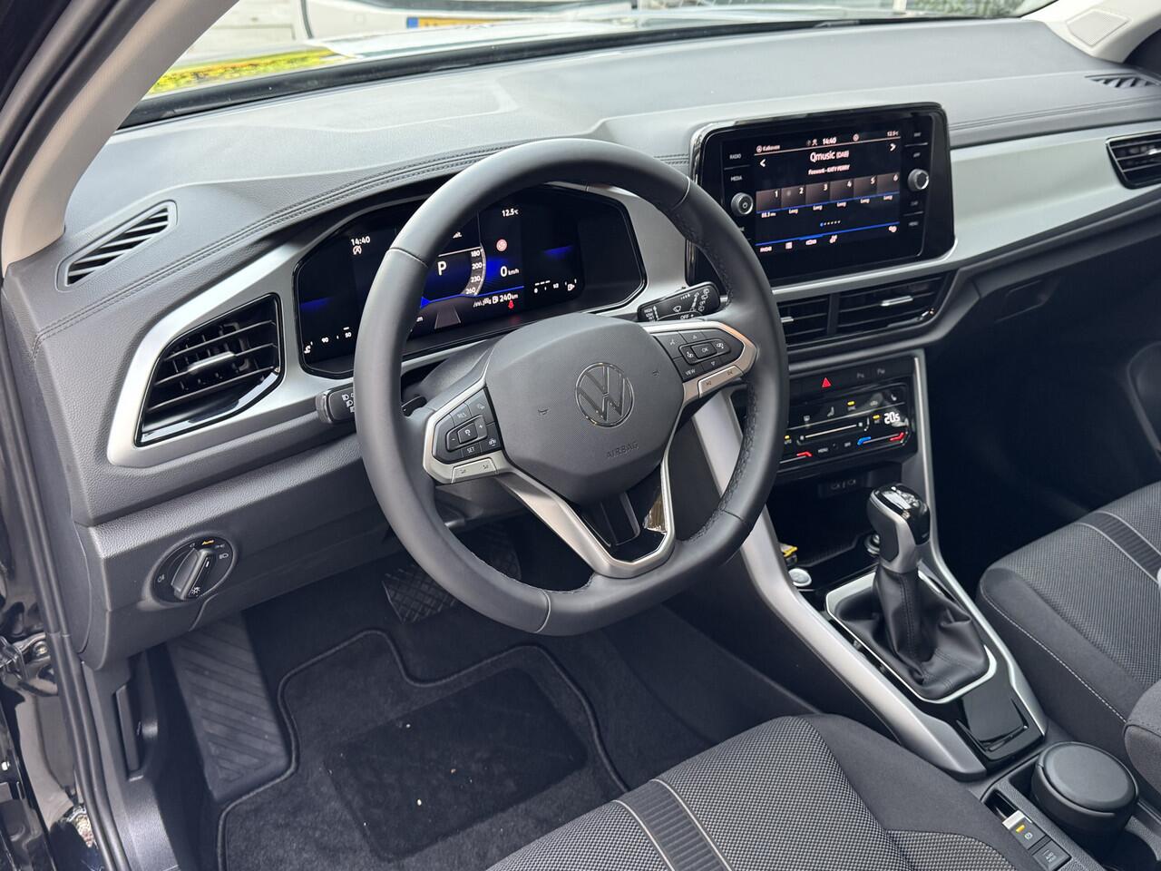 Volkswagen T-Roc 1.5 TSI 150pk DSG Life Edition Navigatie Winterpakket ACC Keyless Camera