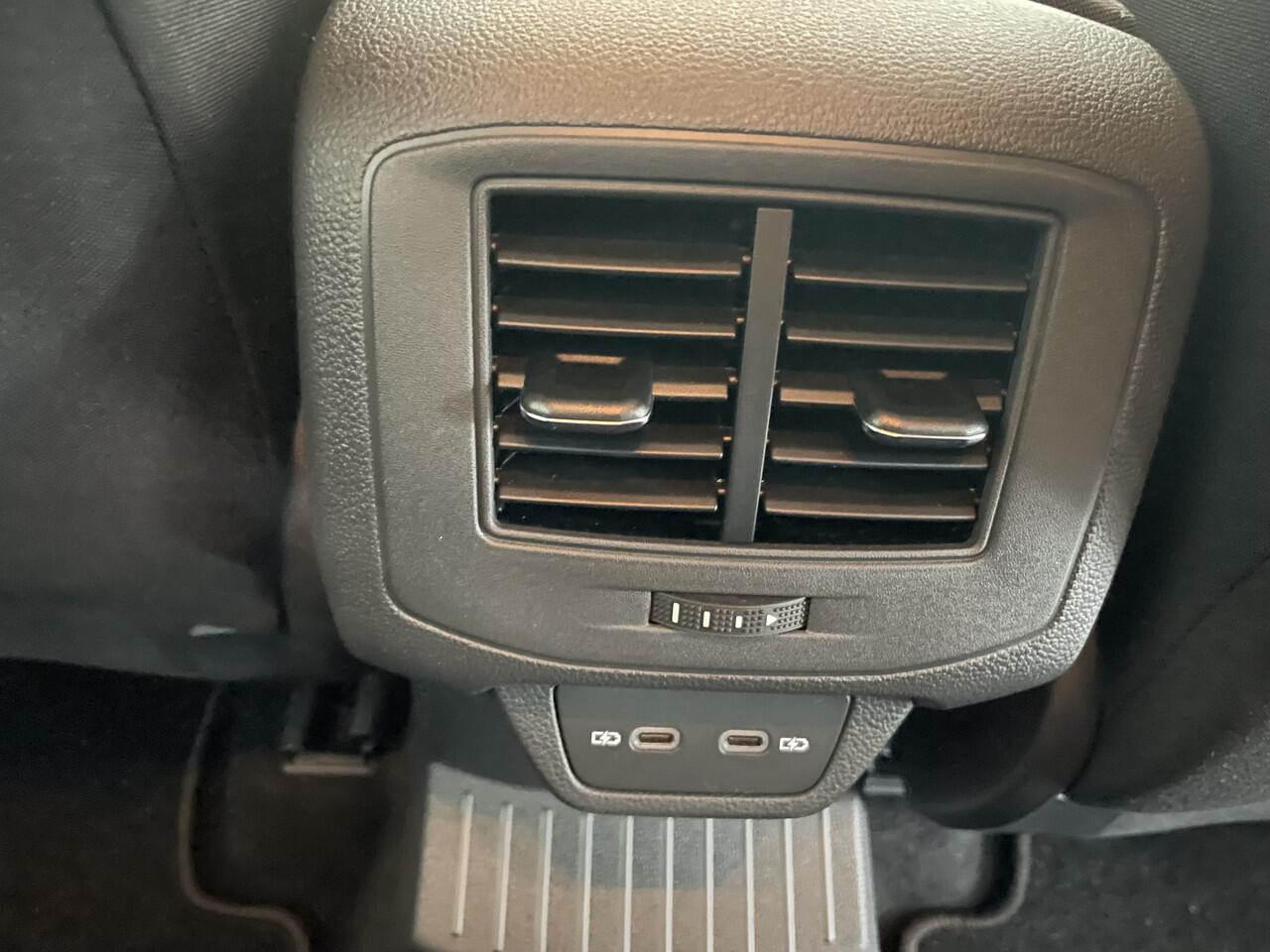 Volkswagen T-Roc 1.0 TSI Life Business Airco - cruise control - parkeersensoren voor en achter - Navigatie - Dakrails - Lederen stuurwiel