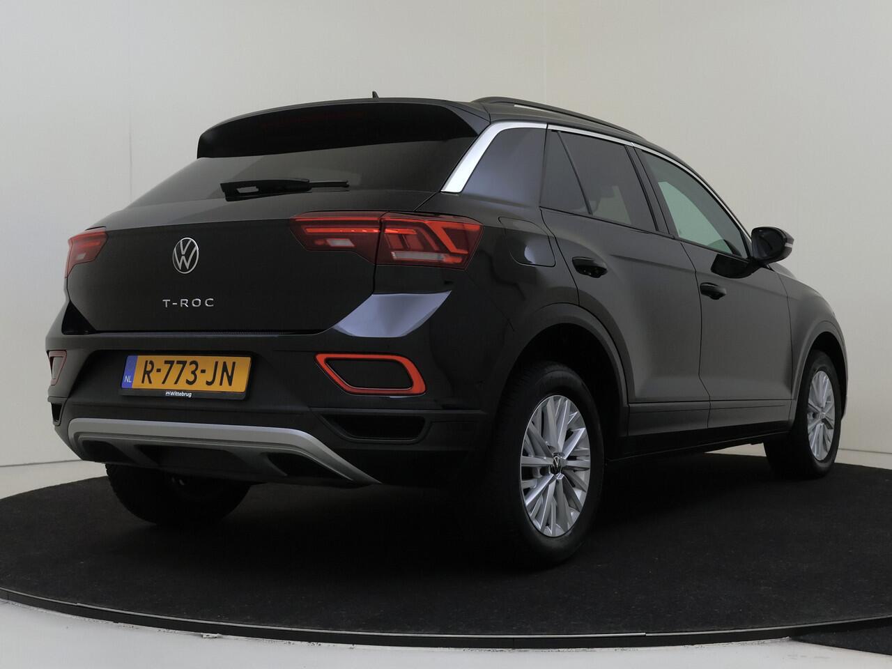 Volkswagen T-Roc 1.0 TSI Life | LED-voor en achterlichten | Achteruitrijcamera | Adaptive cruise control | Connected services |