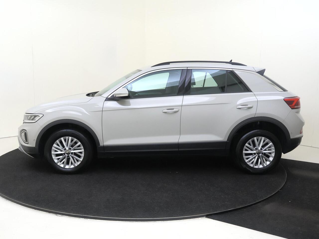 Volkswagen T-Roc 1.5 TSI Style | Parkeerassistent | Adaptieve cruise control | CarPlay | Parkeersensoren | Climate control | Digital cockpit Pro |
