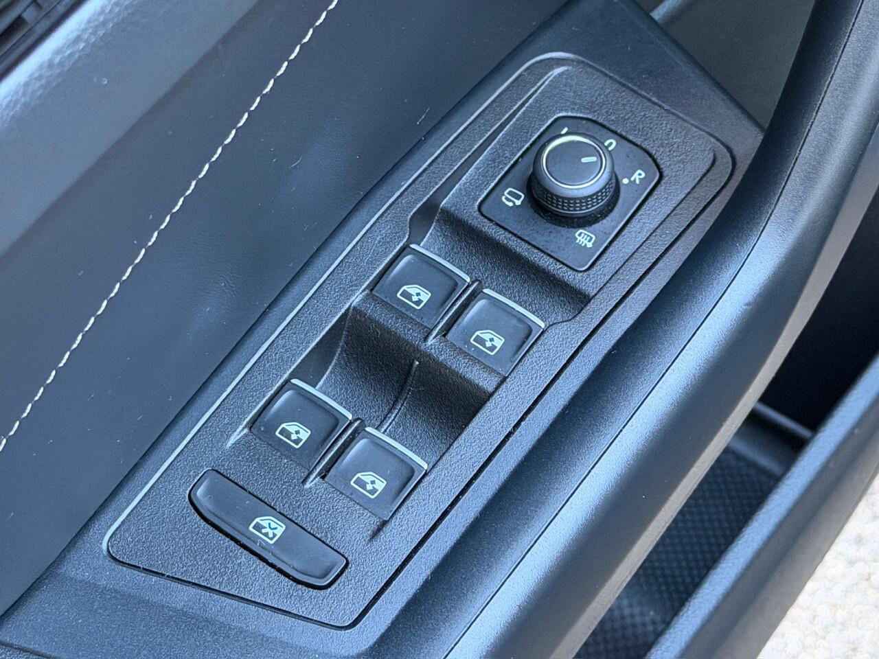 Volkswagen T-Roc 1.5 TSI 150pk DSG R-Line | Camera | Keyless | Elek. Achterklep | Dode hoek | Rijklaar incl. 1 jaar Bovag garantie