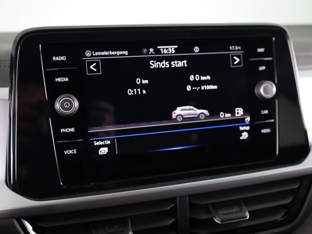 Volkswagen T-Roc 1.5 TSI Life Edition 150 PK DSG | Private lease vanaf ¤ 569,- pm | Navigatie | Parkeercamera | Keyless entry |