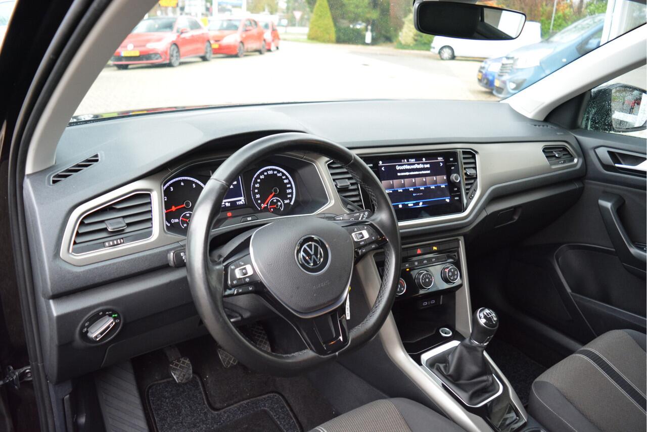 Volkswagen T-Roc 1.0 111PK TSI Style | PDC V+A | Adaptive | Orig. NL | NAP | Lane Ass.