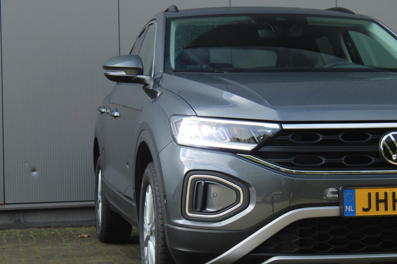 Volkswagen T-Roc 1.0 TSI 115pk Life | Apple Carplay/Android Auto | Climate Control | Lane Assist | Stoelverwarming | PDC | All Season banden