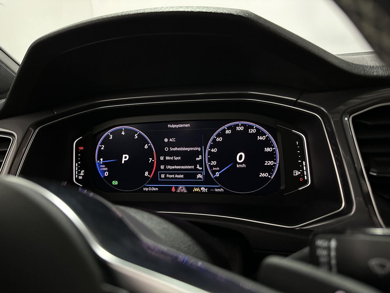 Volkswagen T-Roc 1.5 TSI Sport Business R-Line - Automaat - Navi / Camera / Dodehoek