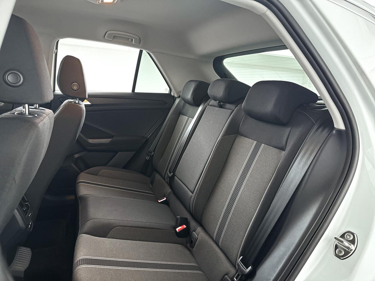 Volkswagen T-Roc 1.5 TSI Style Business | Stoelverwarming | Parkeercamera | Navigatie