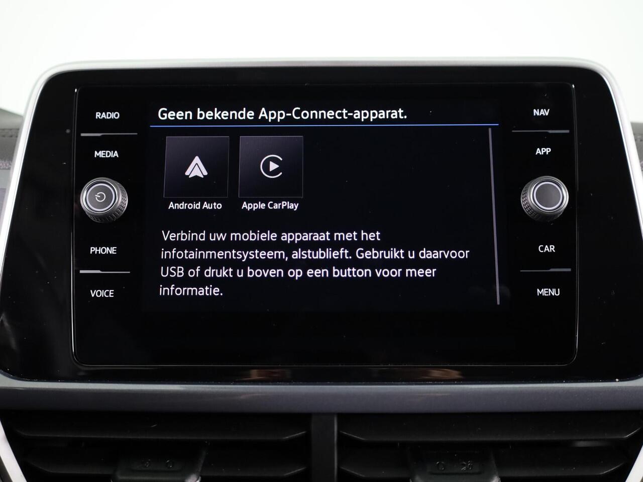 Volkswagen T-Roc 1.5 TSI Style 150 PK DSG | Private lease vanaf ¤ 584,- pm | Trekhaak afneembaar | Navigatie | Stoel verwarming en massage | Alcantara |