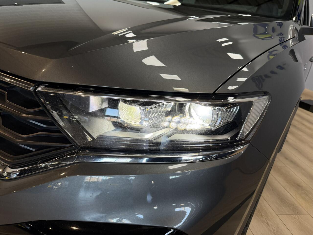 Volkswagen T-Roc 2.0 TSI 4Motion R Akra Panorama | Akrapovic | Virtual | Adaptive Cruise | Camera | Apple Carplay | Isofix