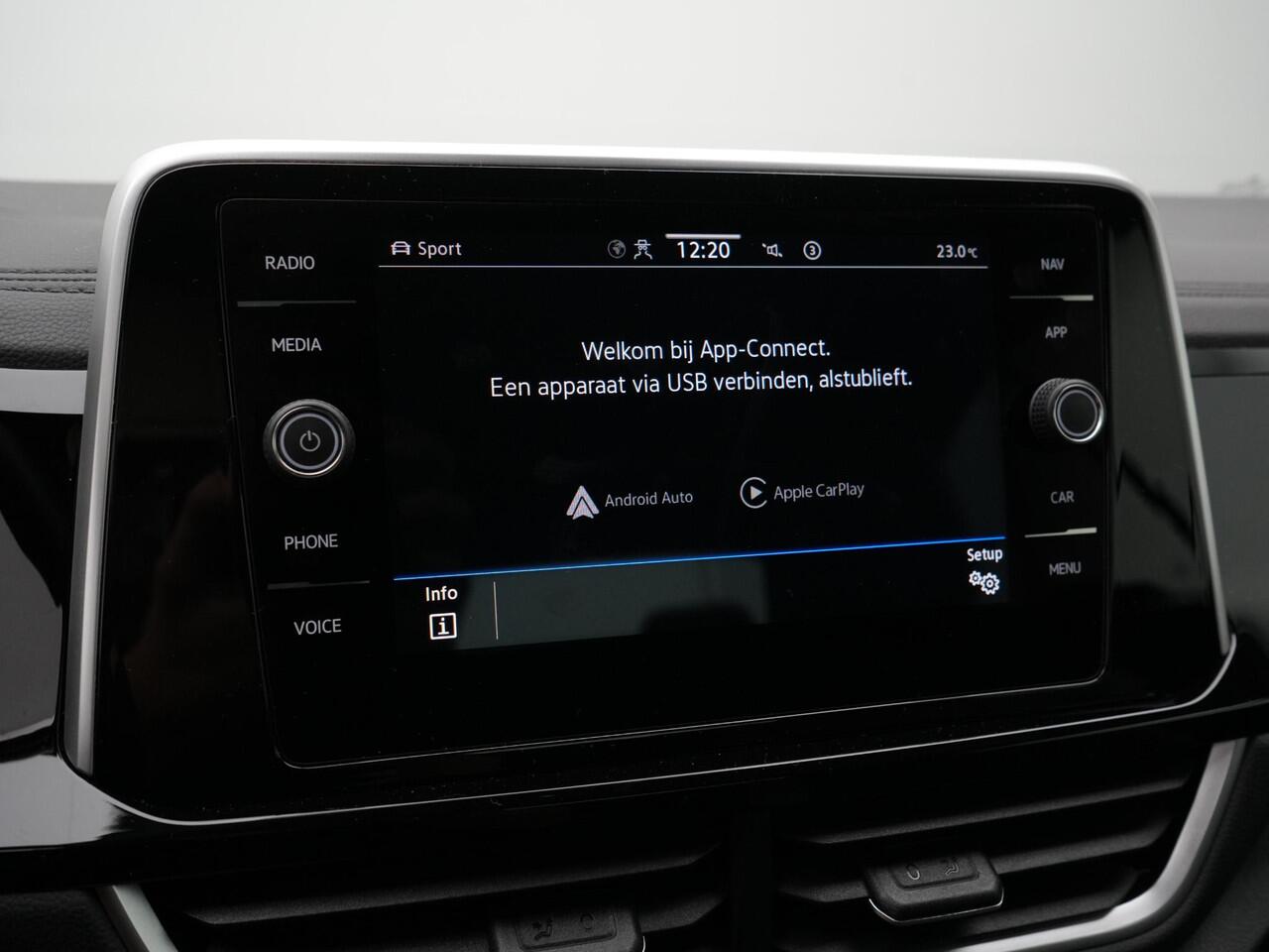 Volkswagen T-Roc Cabriolet 1.5 TSI 150 pk DSG R-Line | Achteruitrijcamera | Stoelverwarming | Carplay | 19 inch