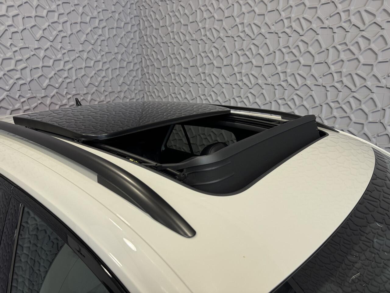 Volkswagen T-Roc 1.5 TSI 150PK R-LINE PANORAMA ? NIEUWE AUTO ? BLACKLINE EVO IQ LIGHT ALCANTARA ELEK.KLEP CARPLAY STOEL/STUUR VERW. 19"LMV VIR.COCKPIT 06/2025 SCHUIFDAK "Volkswagen rijden begint bij Topautos.nl - 75 topmodellen direct op voorraad!"