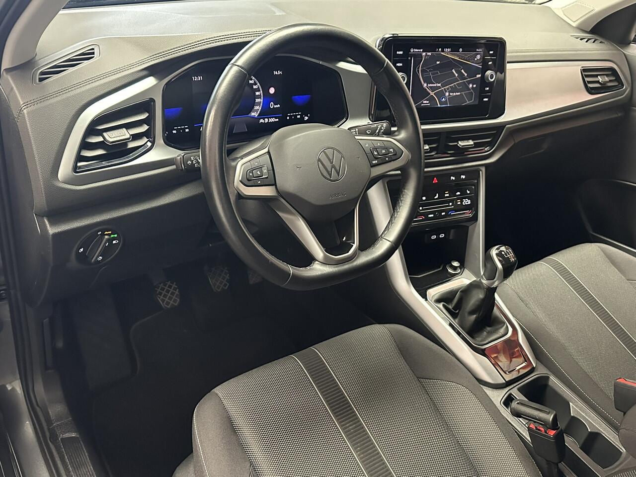 Volkswagen T-Roc 1.0 TSI STYLE NAVIGATIE CLIMATE CONTROL STOELVERWARMING BLUETOOTH TELEFOON RIJSTROOKSENSOREN PDC ZEER MOOI !! 3010