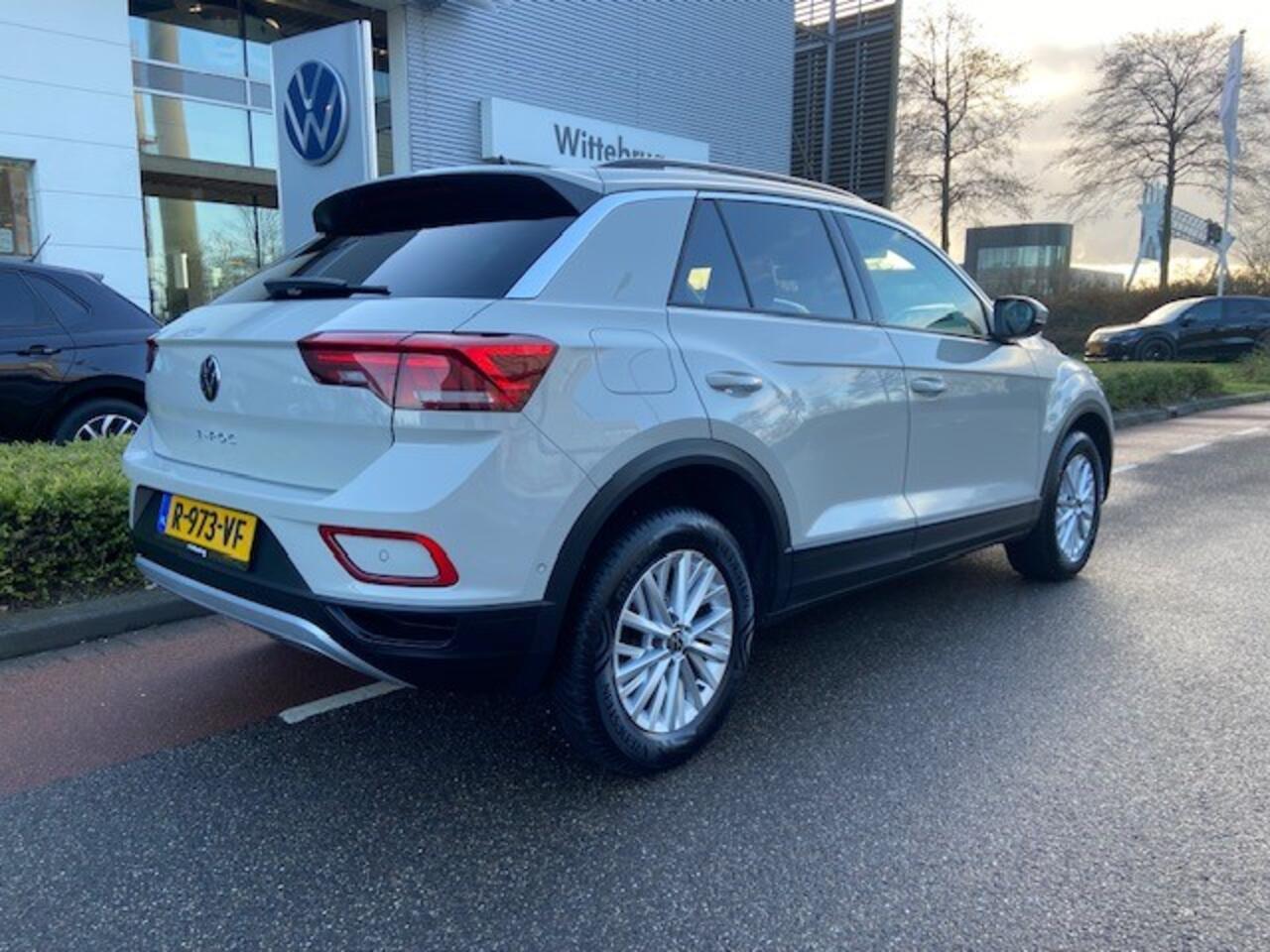 Volkswagen T-Roc 1.0 TSI 110PK Life / App. connect / DAB+ / LED / Parkeersensoren V+A / 16" LMV