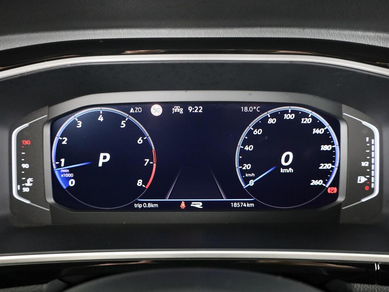 Volkswagen T-Roc 1.5 TSI R-Line 150 pk Automaat (DSG) | Private lease vanaf ¤ 592,- pm | Verlengde garantie | Navigatie | Trekhaak (afneembaar) | Parkeersensoren (Park assist) | Achteruitrijcamera | R-Line |