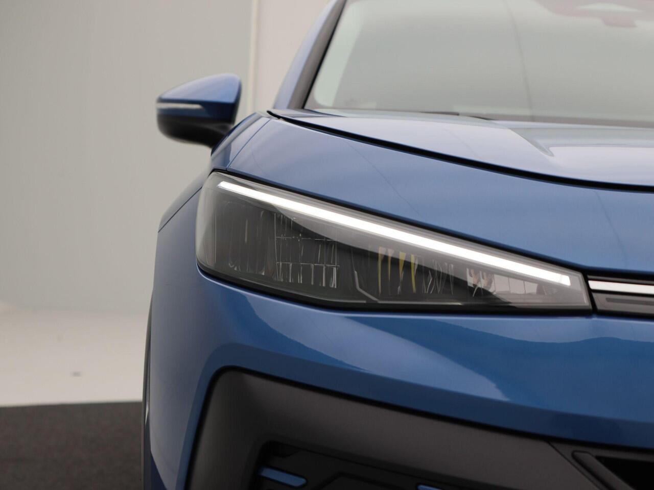 Volkswagen T-Roc Life First Edition 1.5 eTSI 116 PK | Camera | Stoel- & Stuurverwarming | Adaptieve Cruise Control | Keyless |