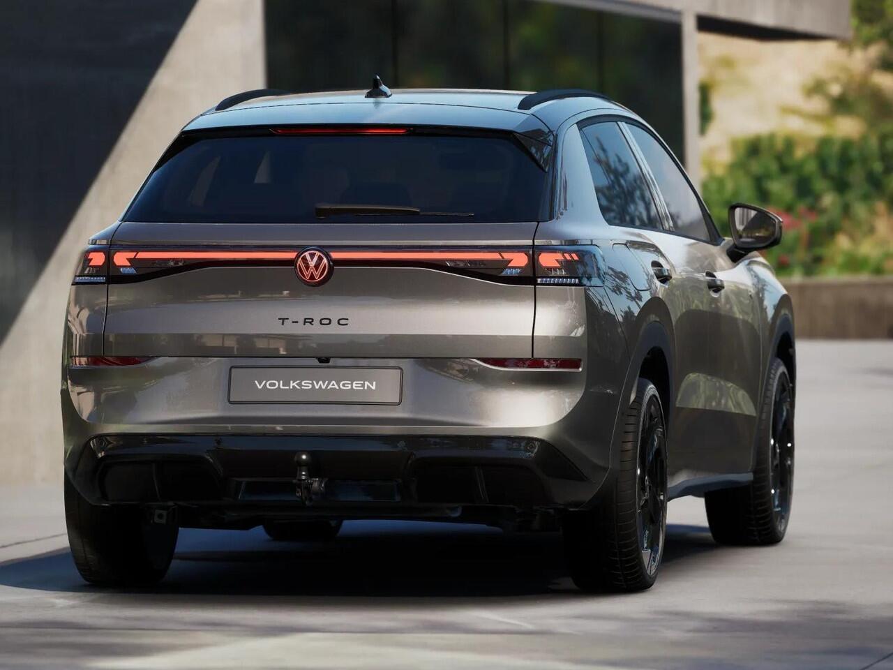 Volkswagen T-Roc R-Line First Edition 1.5 eTSI 110 kW / 150 PK SUV | Panoramaschuif-kanteldak | Assistance Pakket | Trekhaak | Black Style Pakket | Koplampverlichting matrix-led (IQ.LIGHT) | Elek. achterklep | Zwart dak