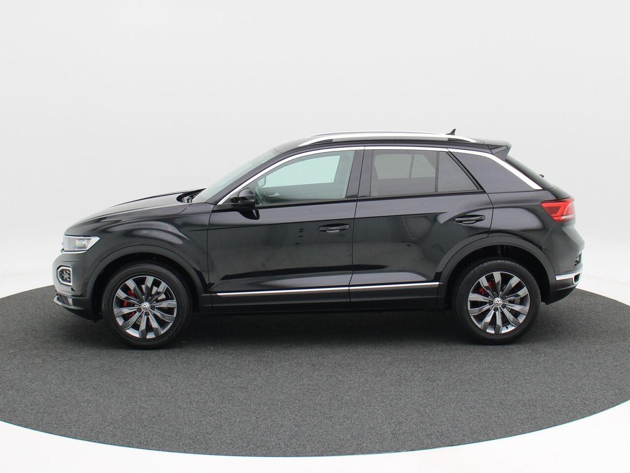 Volkswagen T-Roc 1.0 TSi 115 Pk Sport | Adaptive Cruise | Carplay | Navigatiesysteem | LED | Privacy Glass | Sensoren | Climate Control | 17 Inch