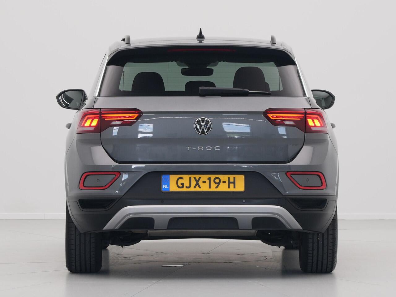 Volkswagen T-Roc 1.5 TSI 150pk DSG Life Edition Navi via App Pdc Clima Acc 63