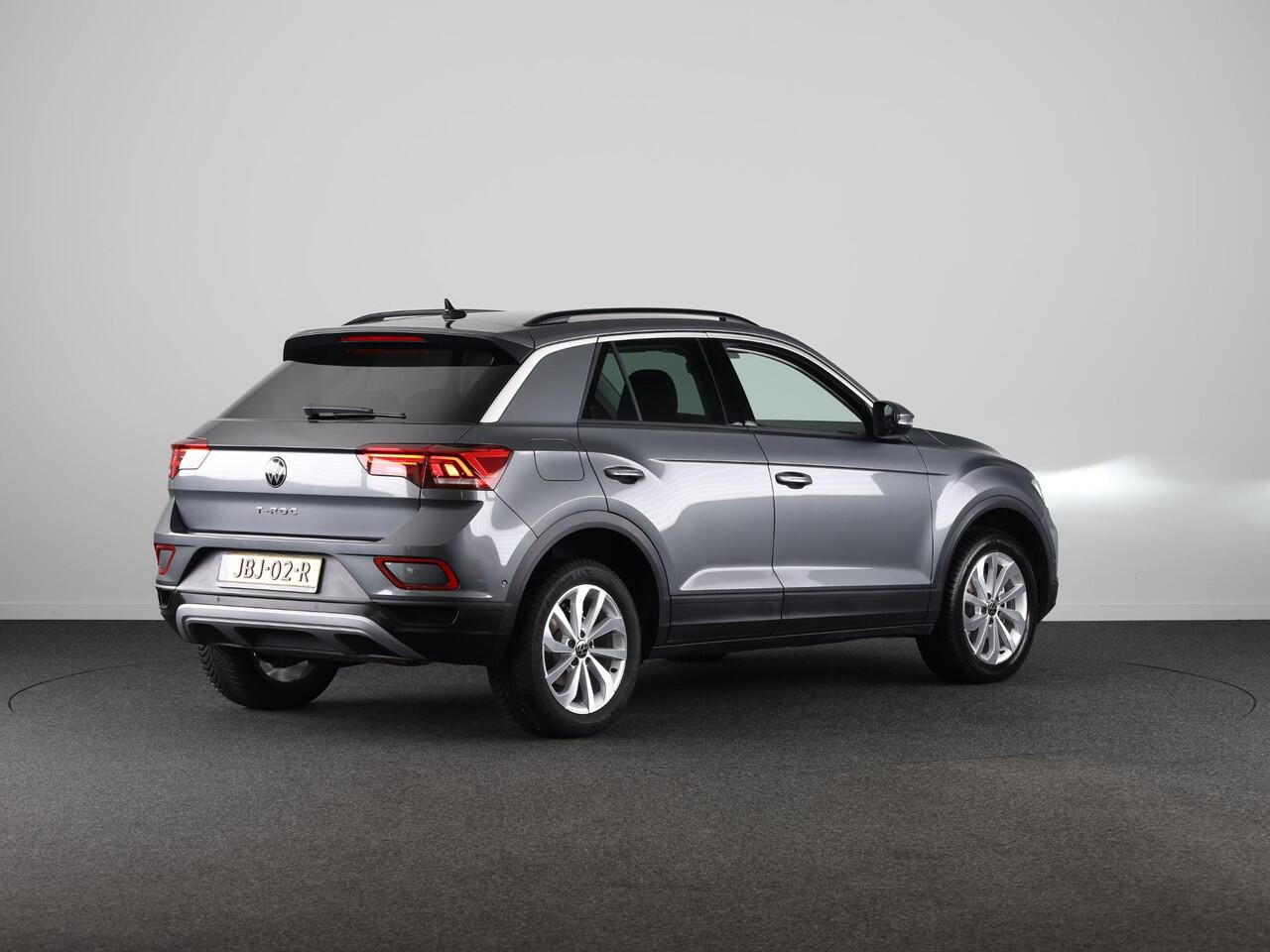 Volkswagen T-Roc 1.5 TSI Life Edition 150 PK DSG | Private lease vanaf ¤ 569,- pm | Navigatie | Parkeercamera | Keyless entry |