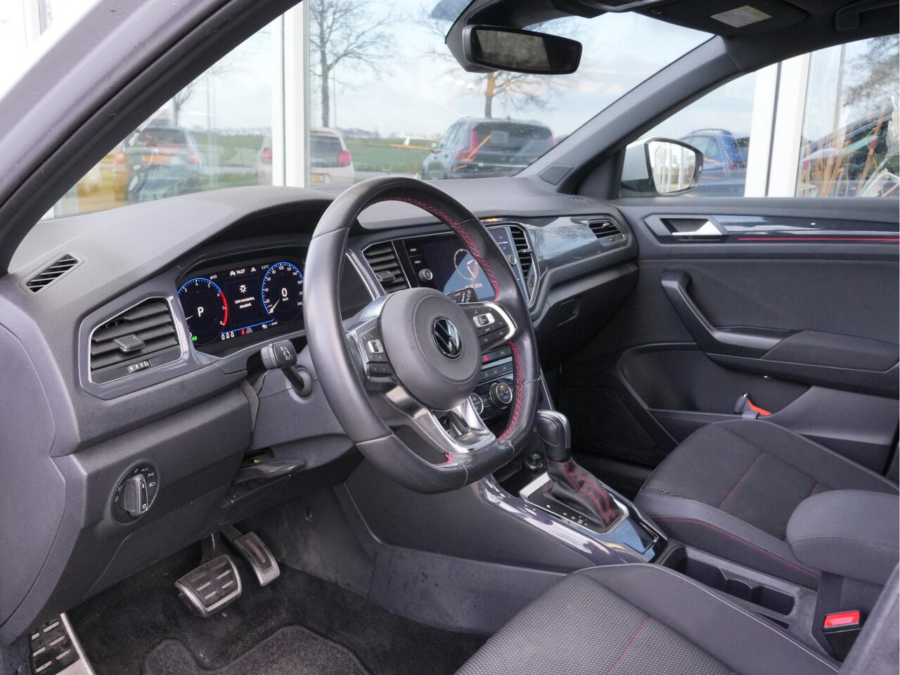 Volkswagen T-Roc 1.5 TSI Sport | Navigatie | Adaptive Cruise | Virtual Cockpit | Android/Apple Carplay