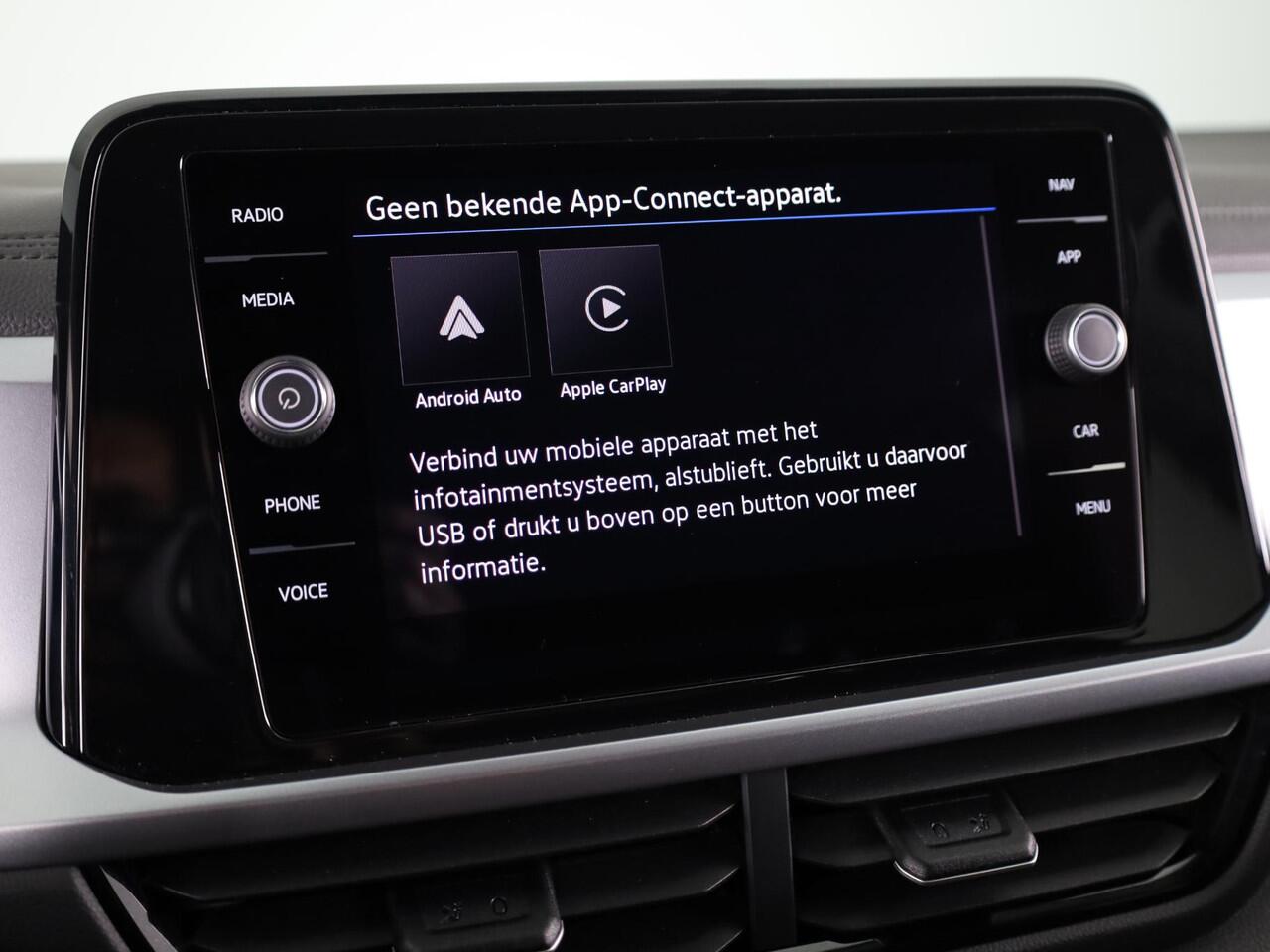 Volkswagen T-Roc 1.5 TSI Life Edition 150 PK DSG | Private lease vanaf ¤ 569,- pm | Navigatie | Parkeercamera | Keyless entry |