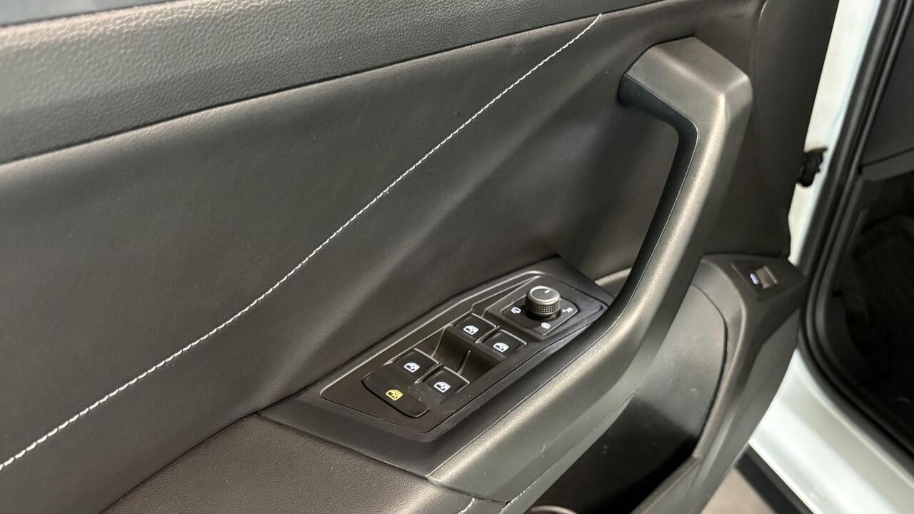 Volkswagen T-Roc 1.5 TSI Life Business | Pano dak | Key Less| Virtual cockpit