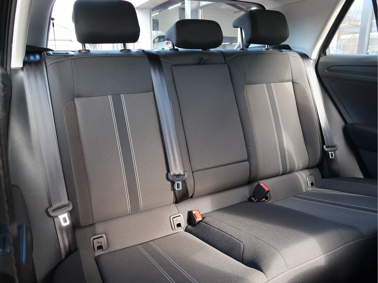 Volkswagen T-Roc 1.0 TSI Style Business | virtual cockpit | camera | stoelverw | elektr klep |