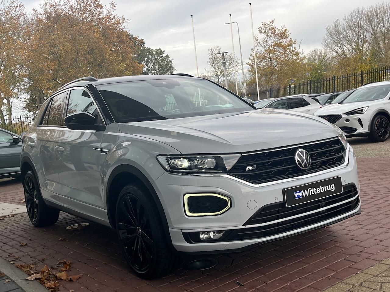 Volkswagen T-Roc 1.5 TSI R-Line / 19 Inch / Afneembare trekhaak / Elect. Achterklep / Camera / Cockpit Pro