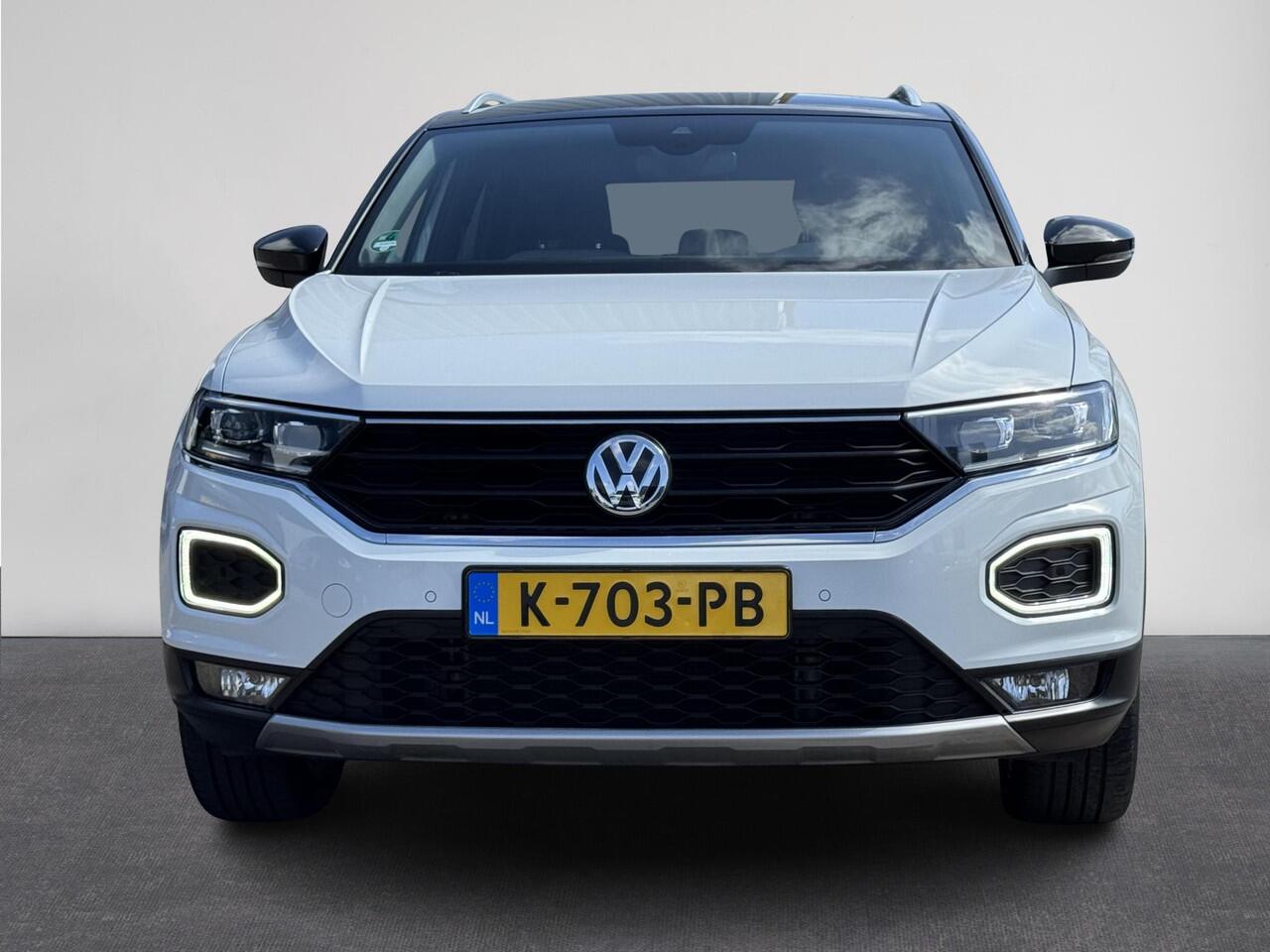 Volkswagen T-Roc 1.5 TSI Sport | Airco | Carplay | Camera | Parkeersensor voor/achter | Winter-pakket | LM velgen | ( Vestiging - Nieuwegein )