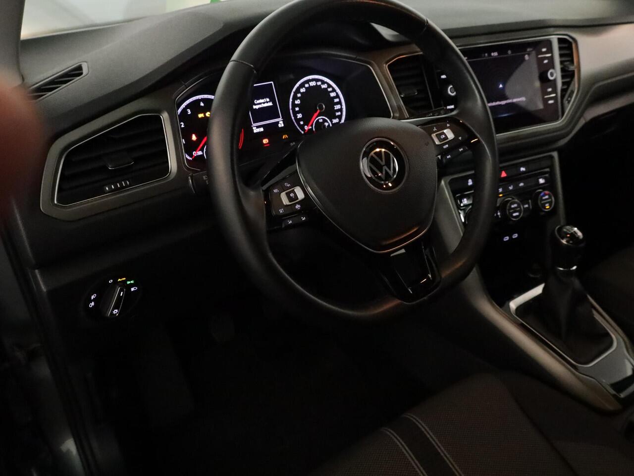 Volkswagen T-Roc 1.0 TSI Style 115 pk | Navigatie | Parkeersensoren | Autom. airco | Adaptieve cruise control | Apple Carplay/Android Auto |