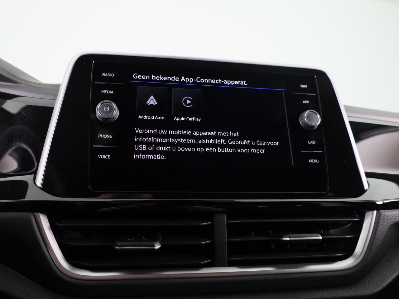 Volkswagen T-Roc 1.5 TSI R-Line 150 pk Automaat (DSG) | Private lease vanaf ¤ 591,- pm | Verlengde garantie | Navigatie via App | Parkeersensoren (Park assist) | Achteruitrijcamera | Keyless | R-Line |