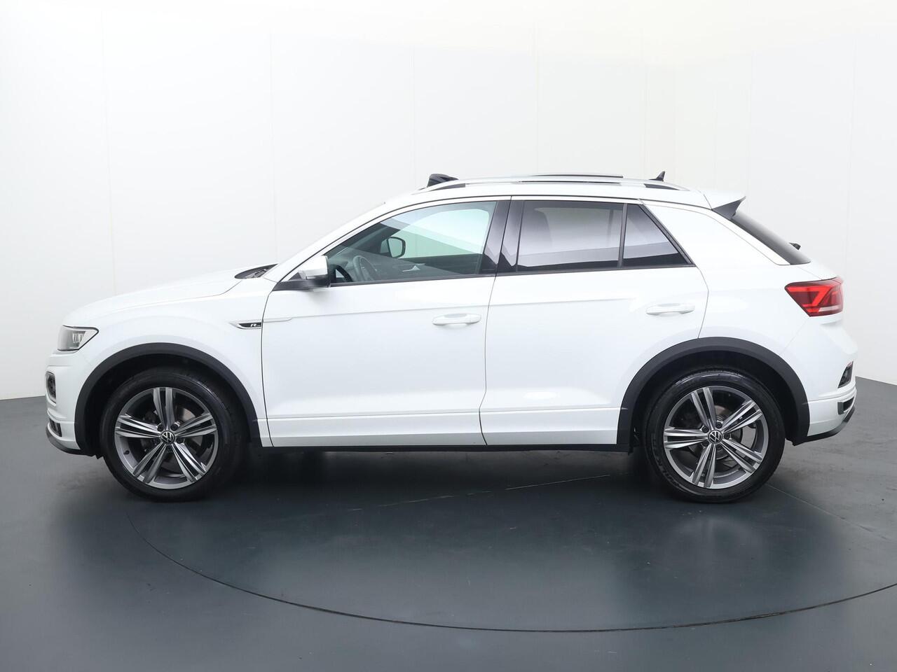 Volkswagen T-Roc 1.5 TSI Sport Business R | 150 PK | Automaat | Panoramadak | Achteruitrijcamera | R Line |
