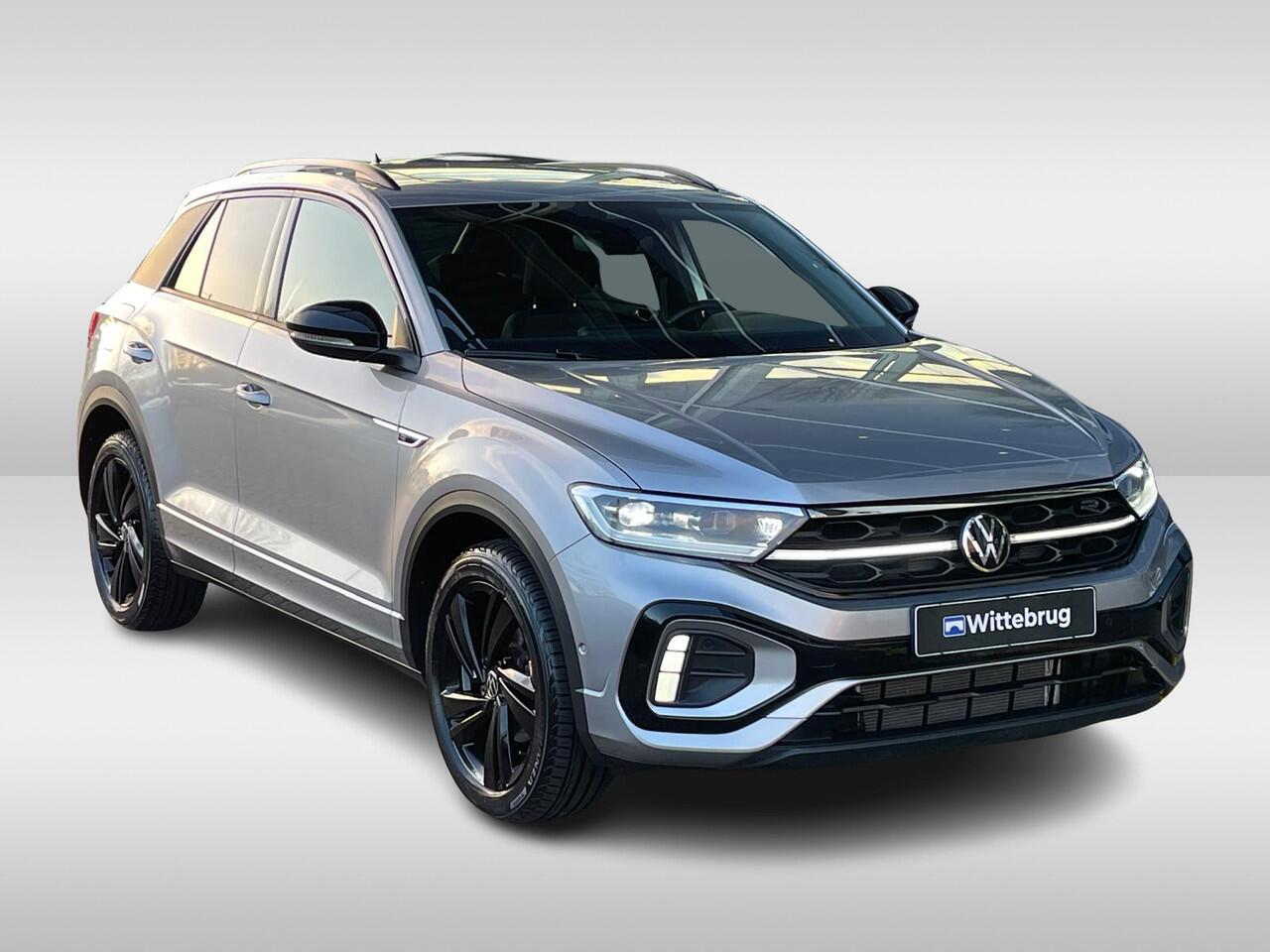 Volkswagen T-Roc 1.5 TSI 150PK DSG R-Line Black Style Panoramadak / Afn. Trekhaak / Achteruitrijcamera / 18'' LMV Nevada/ LED Matrix Ergo Active stoelen / Electr. a.klep / Draadloos App connect / Navi / Clima / DAB+