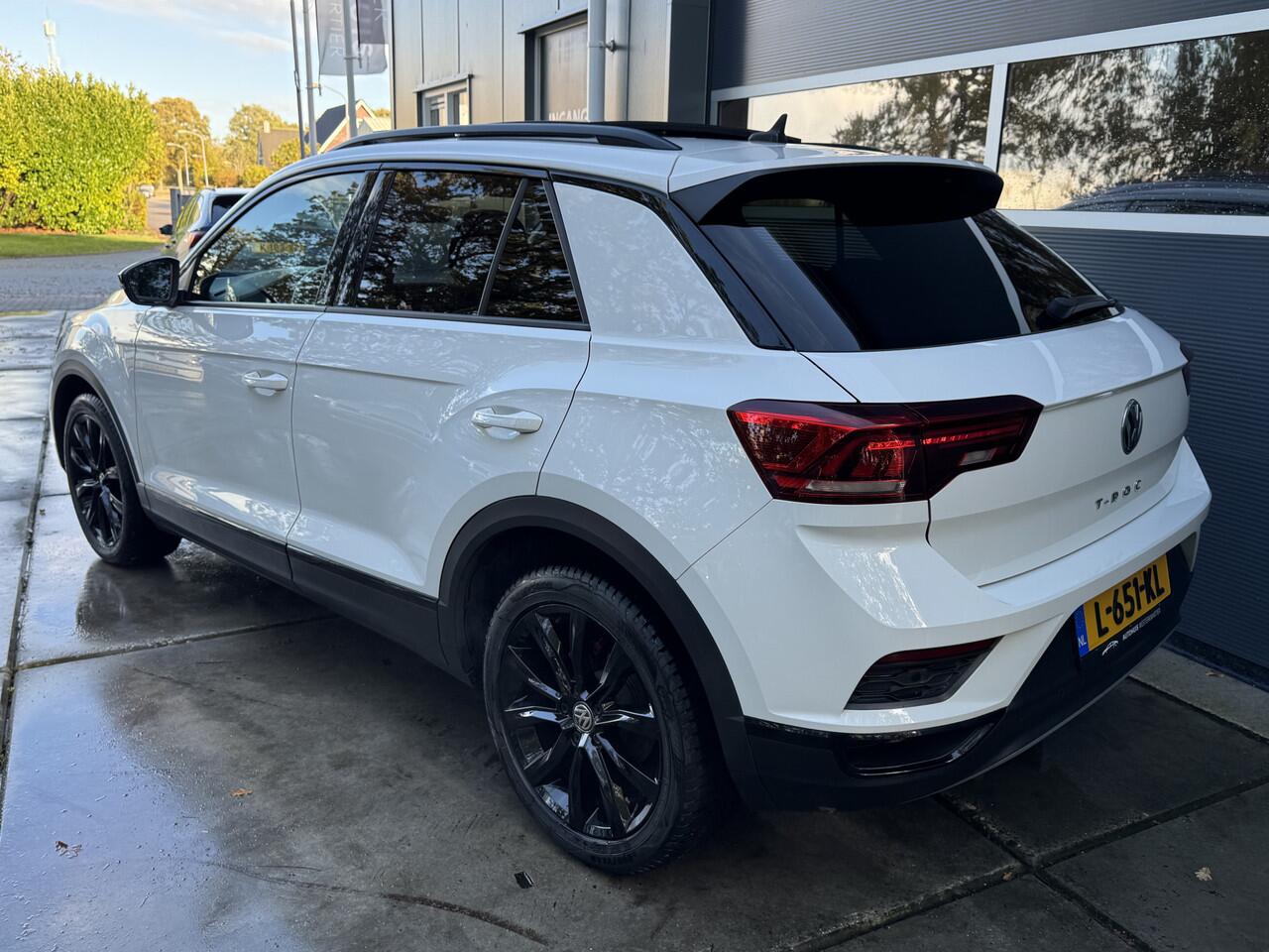 Volkswagen T-Roc 1.5 TSI 150pk DSG Sport Business Panorama Virtual Cockpit Navigatie Stoelverwarming Camera