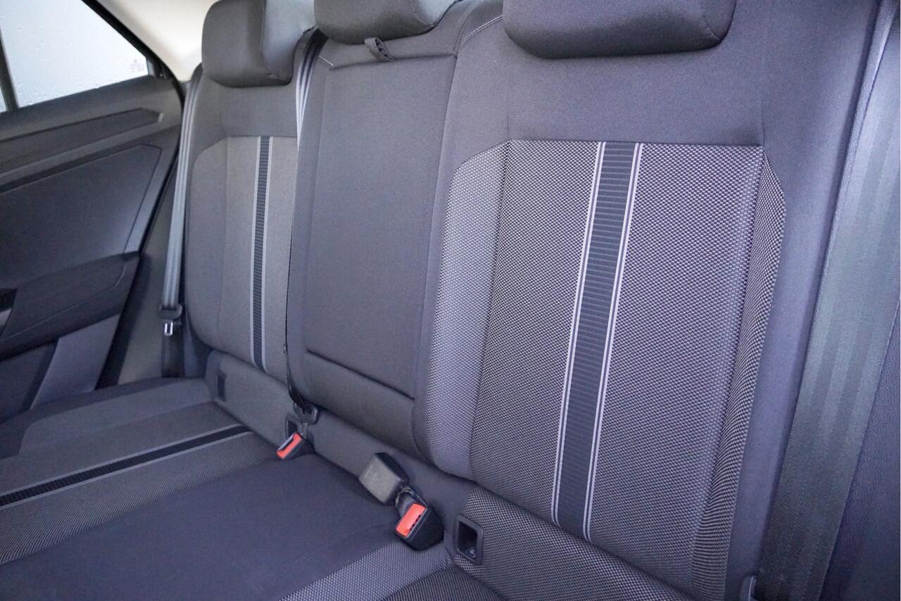 Volkswagen T-Roc 1.5 TSI 150PK! Automaat Style BJ2021 Lmv 16" | Led | Pdc | Navi | App-Connect | Climate control | Cruise control | Extra getint glas