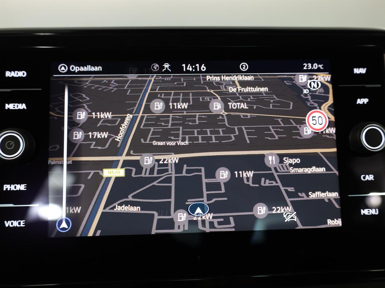 Volkswagen T-Roc 1.5 TSI Life Edition 150 PK DSG |Private lease vanaf ¤598,-| Navigatie | Parkeercamera | Keyless entry |