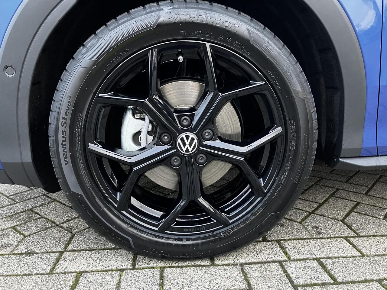 Volkswagen T-Roc Life First Edition 1.5 eTSI 85 kW / 116 PK DSG | Comfort pakket | 18 inch Huntsville Black, Dynamische naafkappen, Dorpellijst aluminium, Zonneweringset |