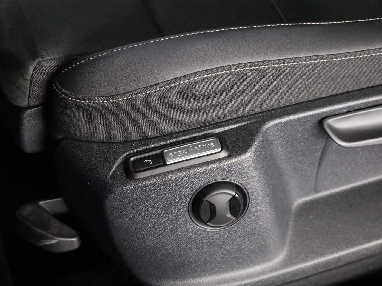 Volkswagen T-Roc 1.5 TSI Style 150 PK DSG | Private lease vanaf ¤ 609,- pm | Trekhaak afneembaar | Navigatie | Stoel verwarming en massage | Leer/Alcantara |