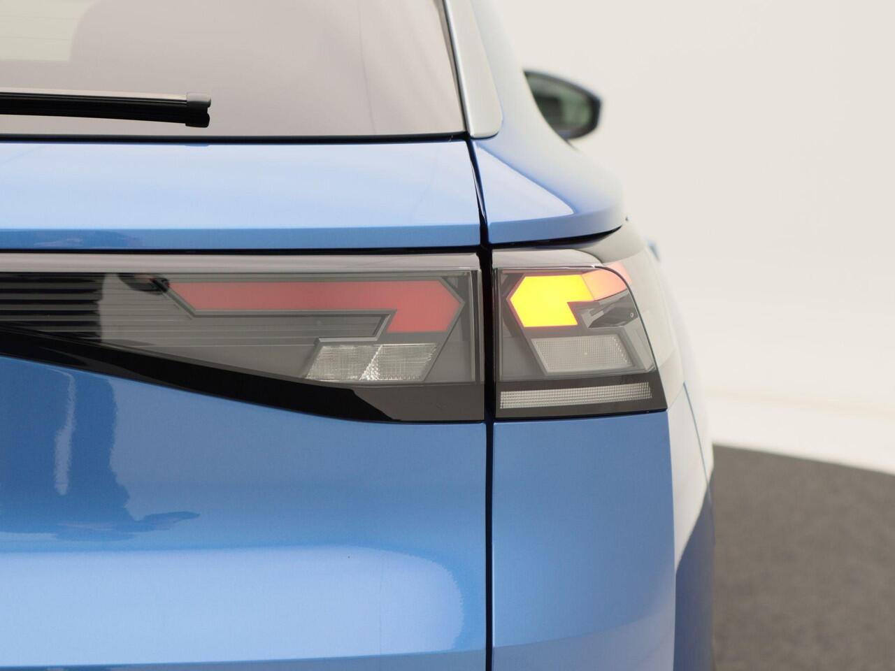 Volkswagen T-Roc Life First Edition 1.5 eTSI 116 PK | Camera | Stoel- & Stuurverwarming | Adaptieve Cruise Control | Keyless |