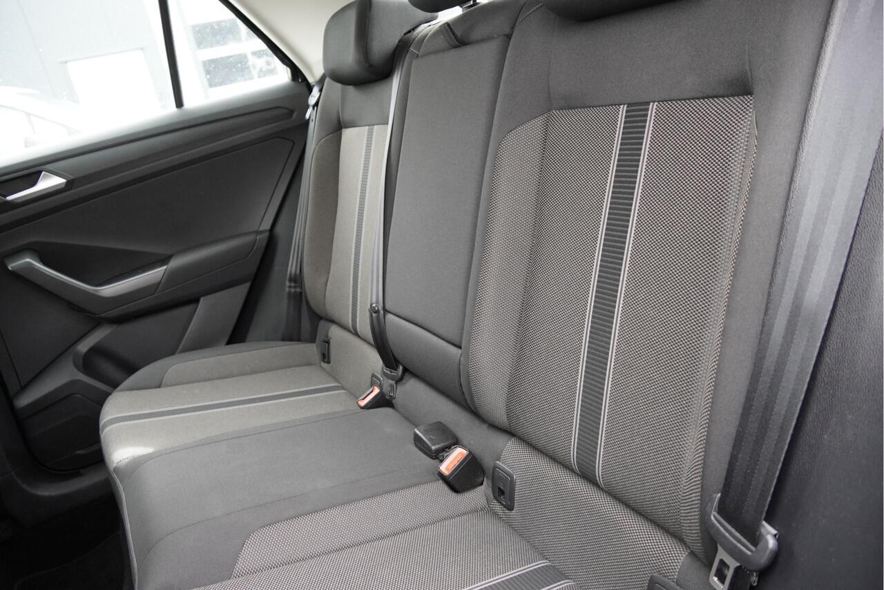 Volkswagen T-Roc 1.0 TSI Style BJ2020 Lmv 16" | Led | Navi | Pdc | App-Connect | Airco | Cruise control | Getint glas