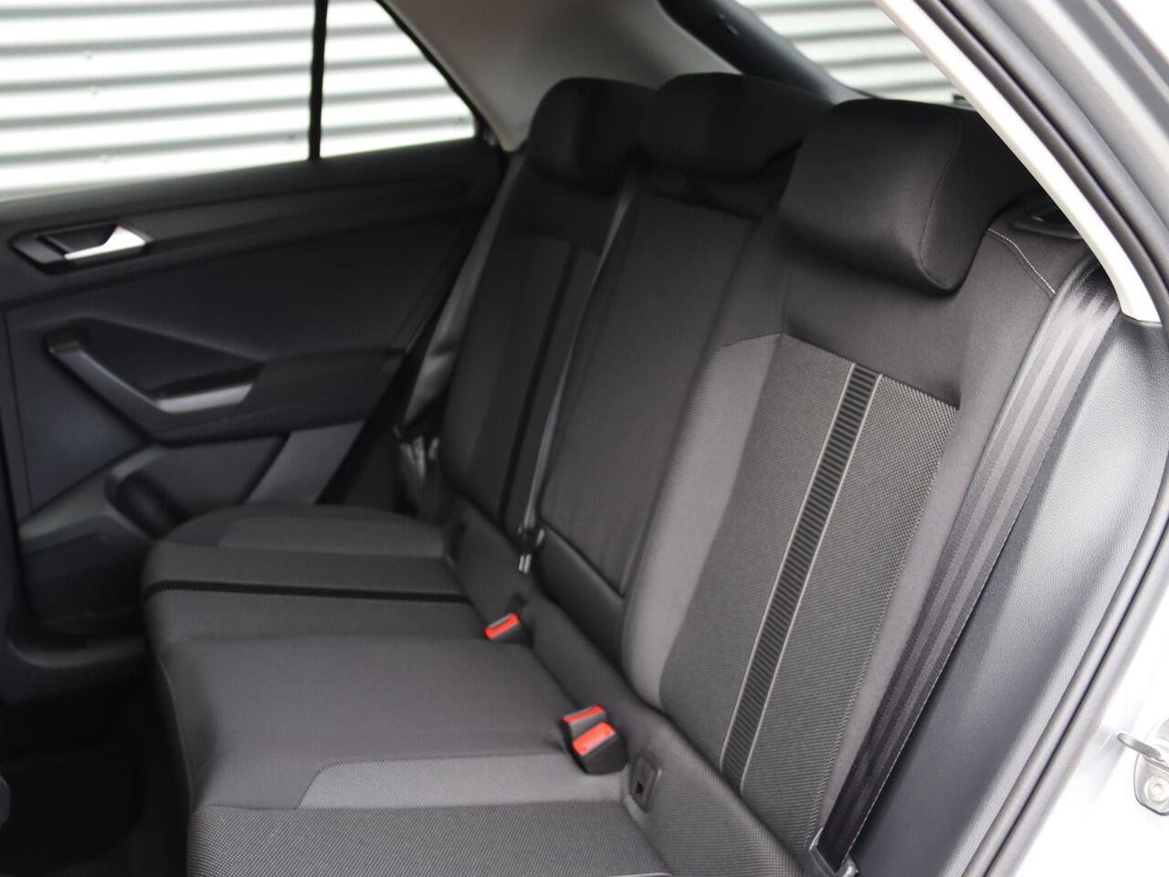 Volkswagen T-Roc Life Edition 1.0 85 kW / 116 pk TSI SUV 6 versn. Hand | Climatronic | Multimedia pakket incl. navigatie | LED Plus |