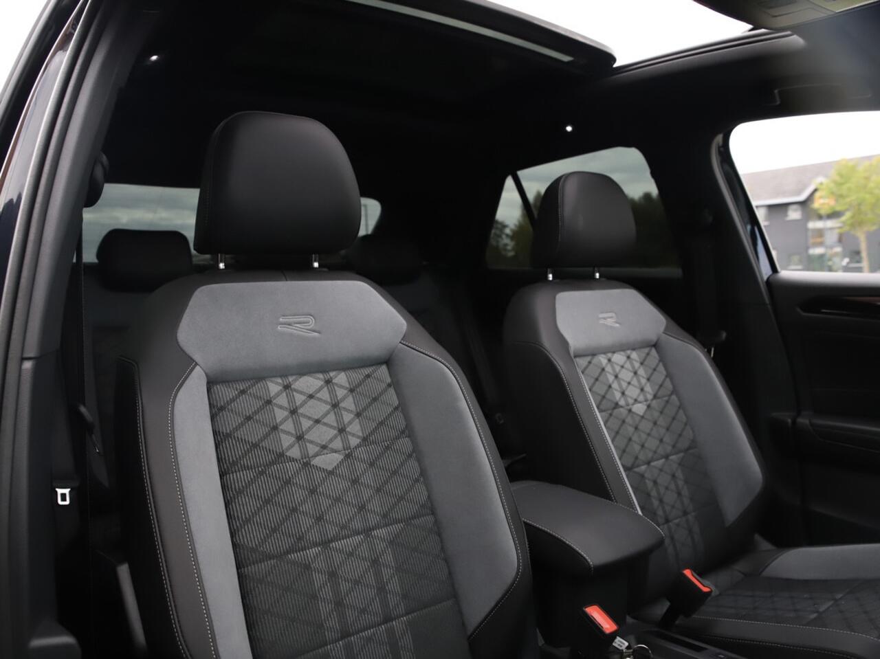 Volkswagen T-Roc 1.5 TSI R-Line |Pano|IQ|Cam|Trekhaak