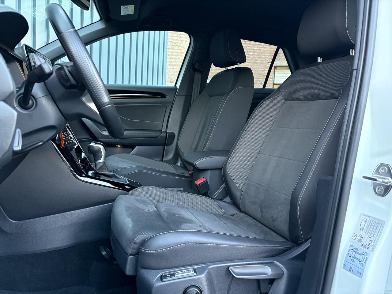 Volkswagen T-Roc 1.5 TSI R-Line Business | Standkachel | Trekhaak afnb. | IQ Light | Camera | Prijs Rijklaar!!