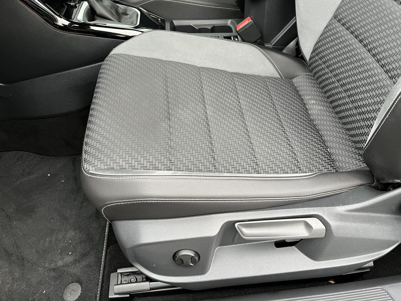 Volkswagen T-Roc Cabrio 1.5 TSI 2x R-Line / AUTOMAAT/ BLACK STYLE/ CAMERA/ PARK. SENSOREN/ DODE HOEK/ STOEL-STUURVERWARM./ IQ. LIGHT/ DIGITAL DASHBOARD/ ADAPT. CRUISE/ APP CONNECT/ NAVI/ CLIMA/ DAB/ 18" LMV