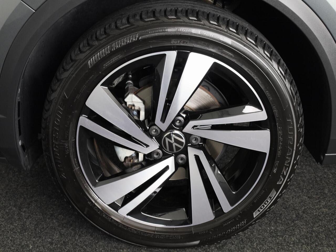 Volkswagen T-Roc 1.5 TSI R-Line 150 pk Automaat (DSG) | Private lease vanaf ¤ 591,- pm | Verlengde garantie | Navigatie via App | Parkeersensoren (Park assist) | Achteruitrijcamera | Keyless | R-Line |