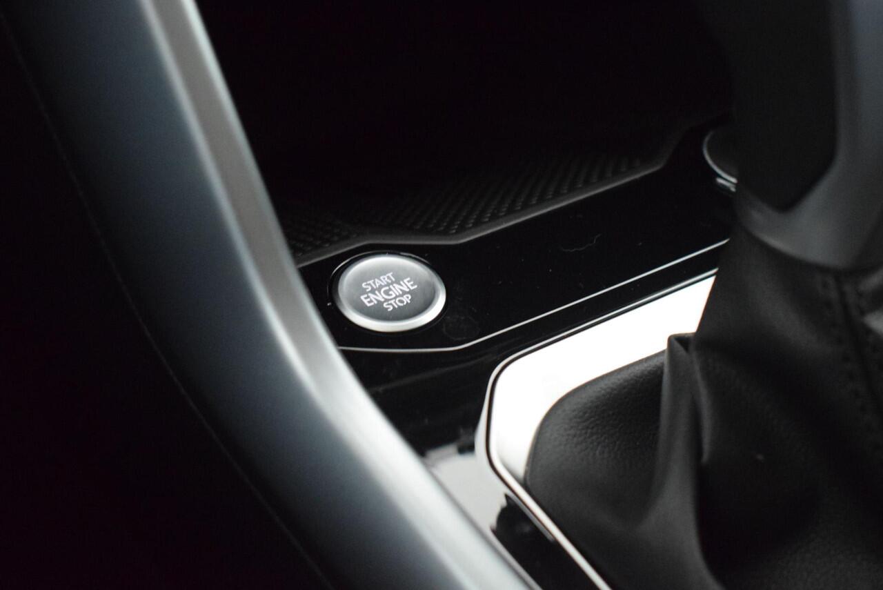 Volkswagen T-Roc 1.5 TSI 150pk DSG Life Edition Camera Keyless Led App-Connect